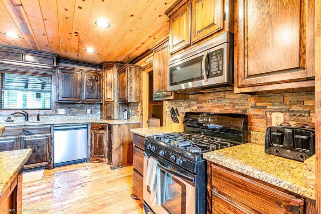Iron Horse Lodge Sleeps 18, Games, Fire Pit, Hot Tub, Ev, More Broken Bow Kültér fotó