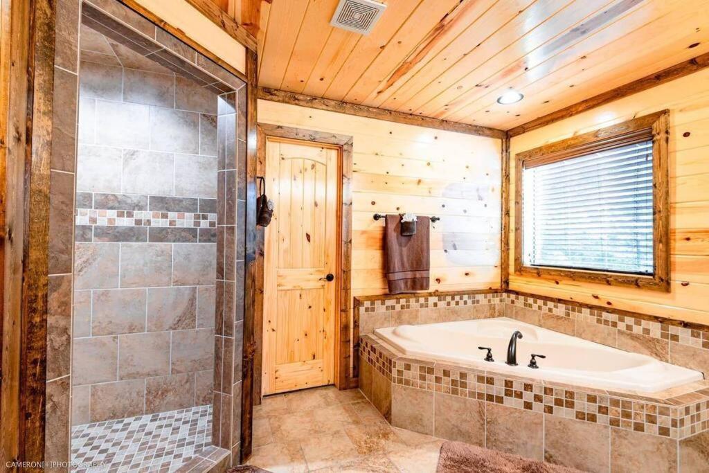 Iron Horse Lodge Sleeps 18, Games, Fire Pit, Hot Tub, Ev, More Broken Bow Kültér fotó