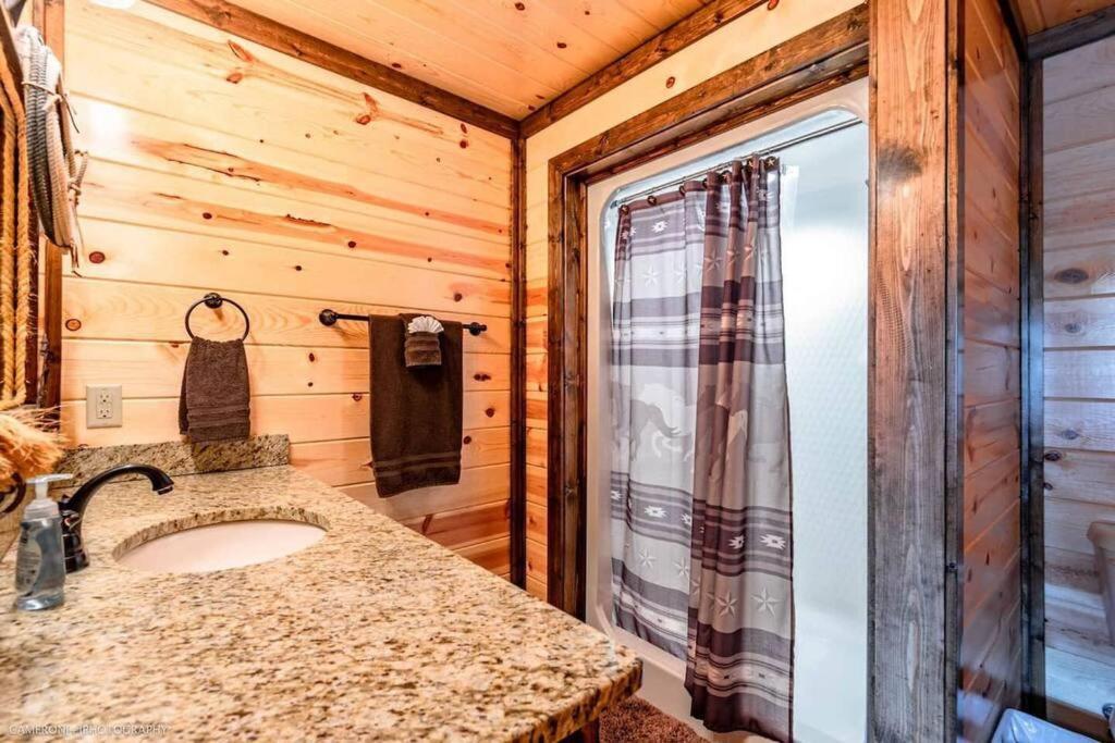 Iron Horse Lodge Sleeps 18, Games, Fire Pit, Hot Tub, Ev, More Broken Bow Kültér fotó
