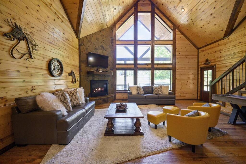 Iron Horse Lodge Sleeps 18, Games, Fire Pit, Hot Tub, Ev, More Broken Bow Kültér fotó