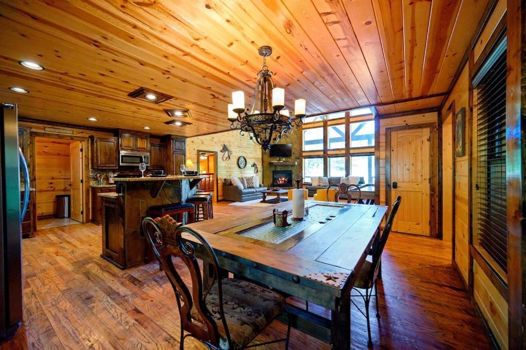 Iron Horse Lodge Sleeps 18, Games, Fire Pit, Hot Tub, Ev, More Broken Bow Kültér fotó