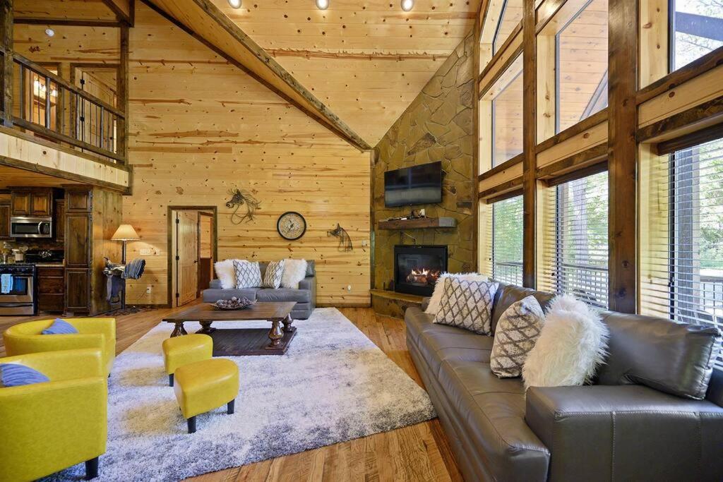 Iron Horse Lodge Sleeps 18, Games, Fire Pit, Hot Tub, Ev, More Broken Bow Kültér fotó