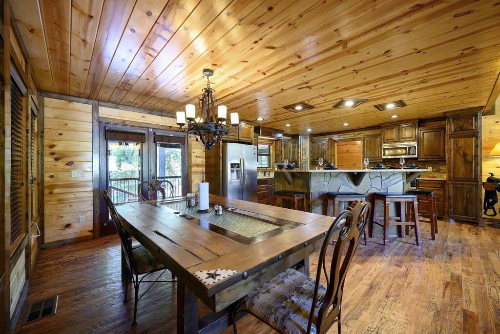 Iron Horse Lodge Sleeps 18, Games, Fire Pit, Hot Tub, Ev, More Broken Bow Kültér fotó