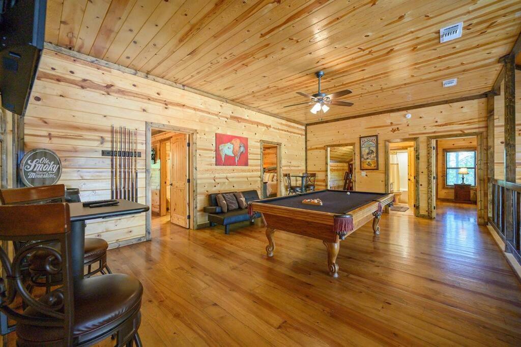 Iron Horse Lodge Sleeps 18, Games, Fire Pit, Hot Tub, Ev, More Broken Bow Kültér fotó